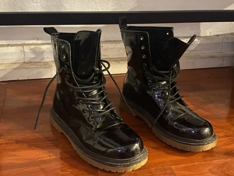 Botas negras de charol Wild Diva Lounge