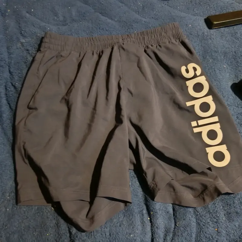 Shorts deportivos Adidas negros para hombre
