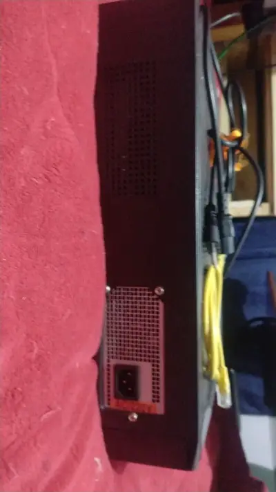 Computadora de oficina con cables incluidos - miniatura 1