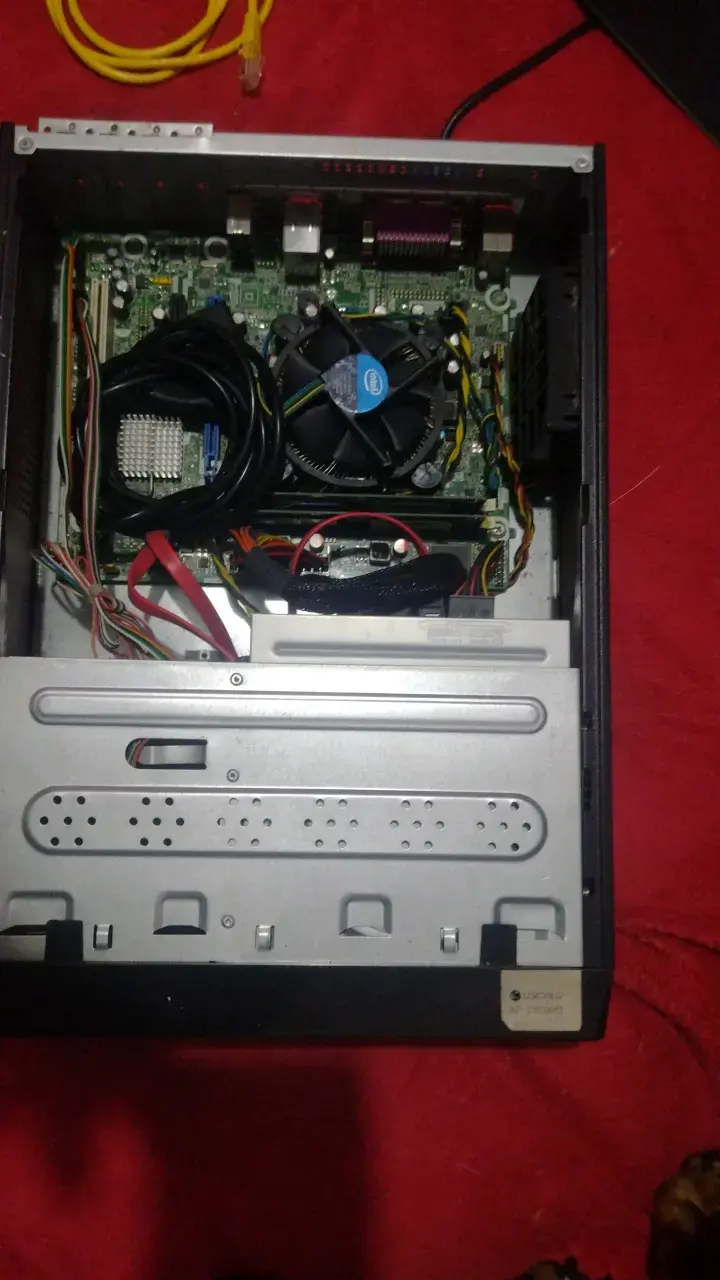 Computadora de oficina con cables incluidos - 2