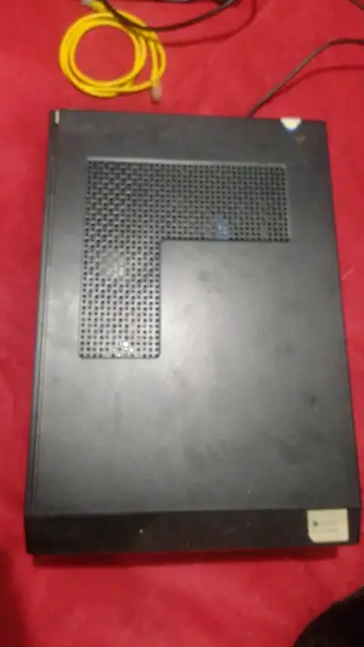 Computadora de oficina con cables incluidos - miniatura 3