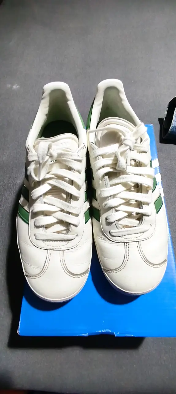 Zapatillas Adidas Gazelle blancas y verdes - 4