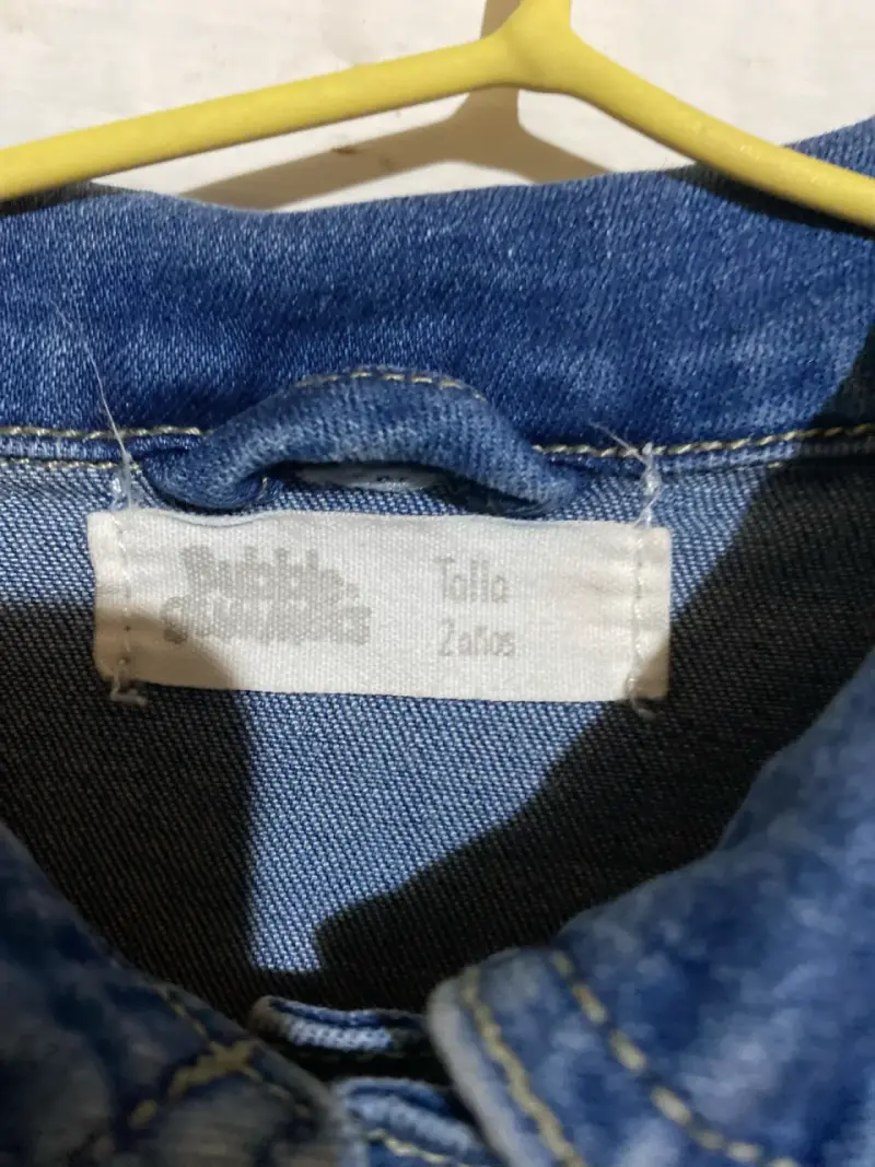 Chaqueta de mezclilla para niña con estrellas de lentejuelas - 2
