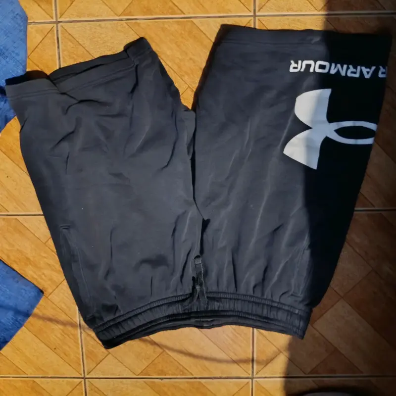 Shorts deportivos Under Armour negros