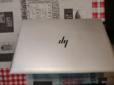 Laptop HP EliteBook con Intel Core i7 y 16GB RAM - miniatura 1