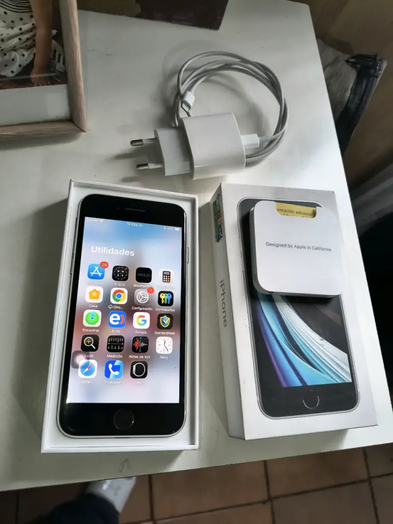 iPhone SE impecable funcionando full - 1