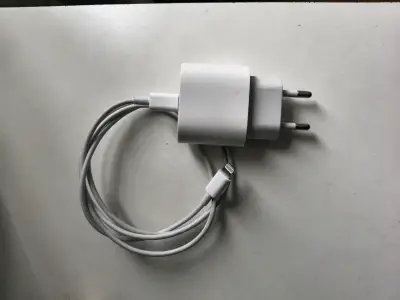 iPhone SE impecable funcionando full - miniatura 2