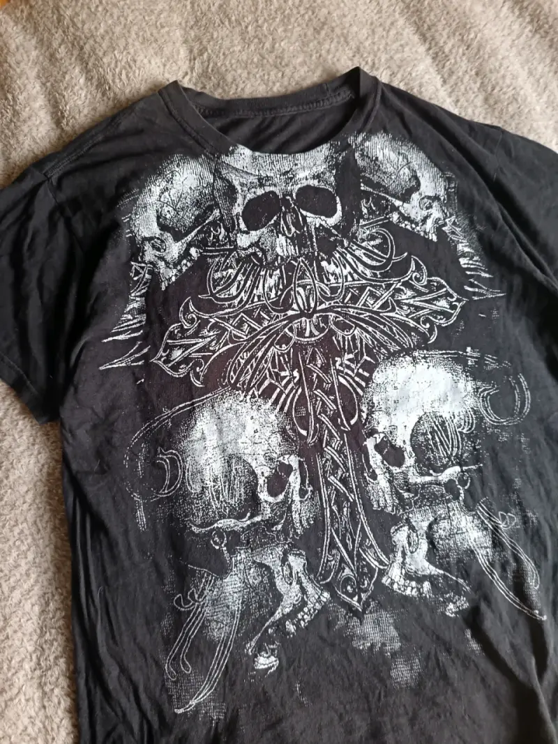 Polera negra y2k calaveras - 1