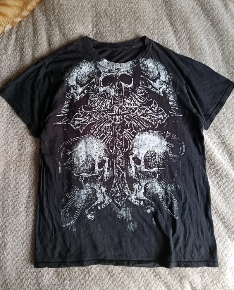 Polera negra y2k calaveras - 2