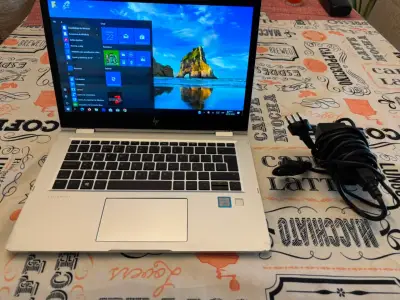 Laptop HP EliteBook con cargador - miniatura 1