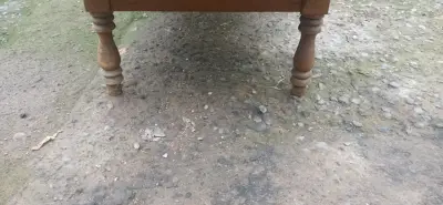Cómoda de madera vintage con cajones decorativos - miniatura 6