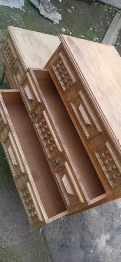 Cómoda de madera vintage con cajones decorativos - miniatura 7