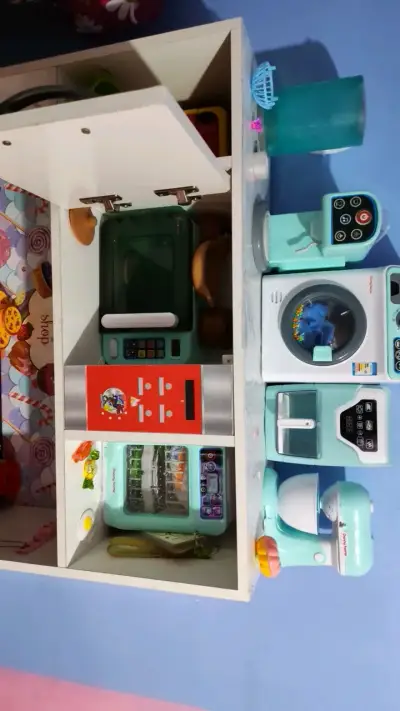 Cocina de juguete infantil con accesorios - miniatura 2