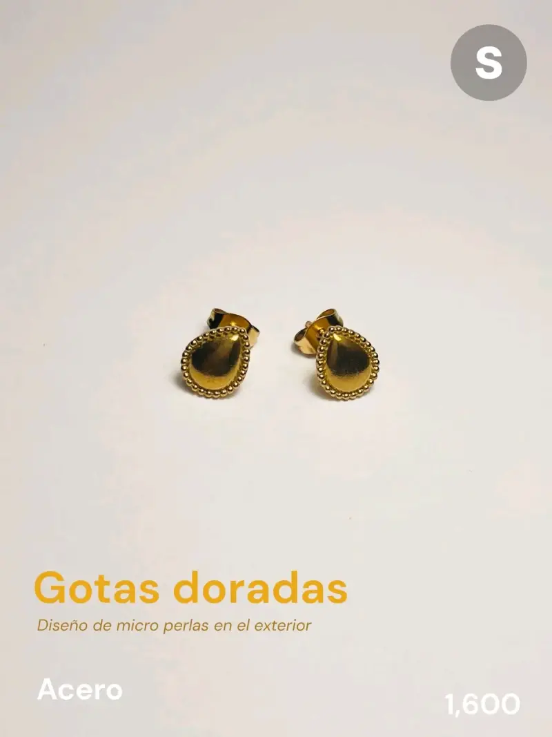 Aros de acero dorados con diseño de gotas