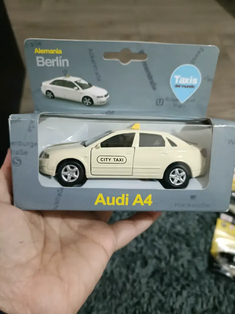 Auto de juguete Audi A4 taxi Berlín