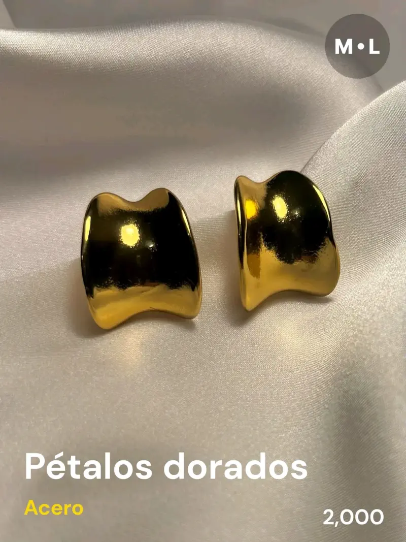 Aros dorados de acero estilo pétalos