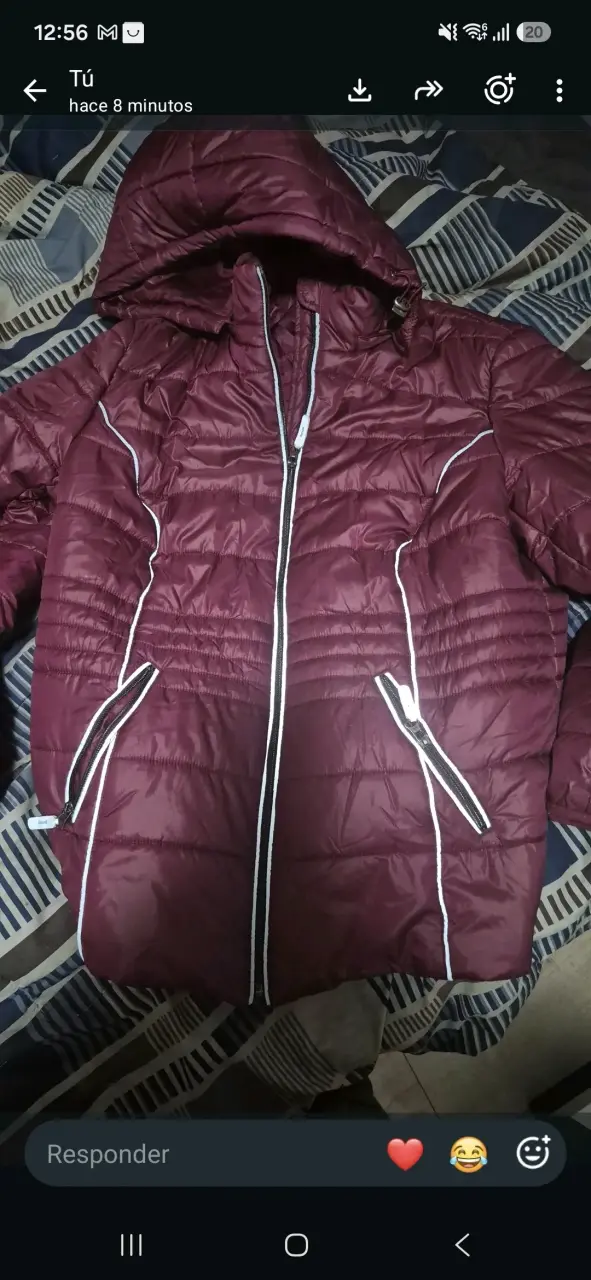 Chaqueta acolchada burdeos con capucha - 1