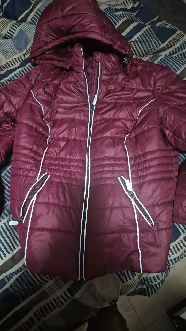Chaqueta acolchada burdeos con capucha - 2