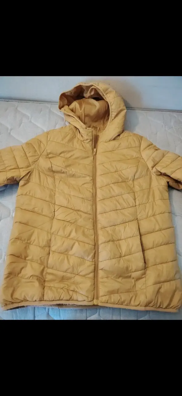 Chaqueta acolchada burdeos con capucha - 5