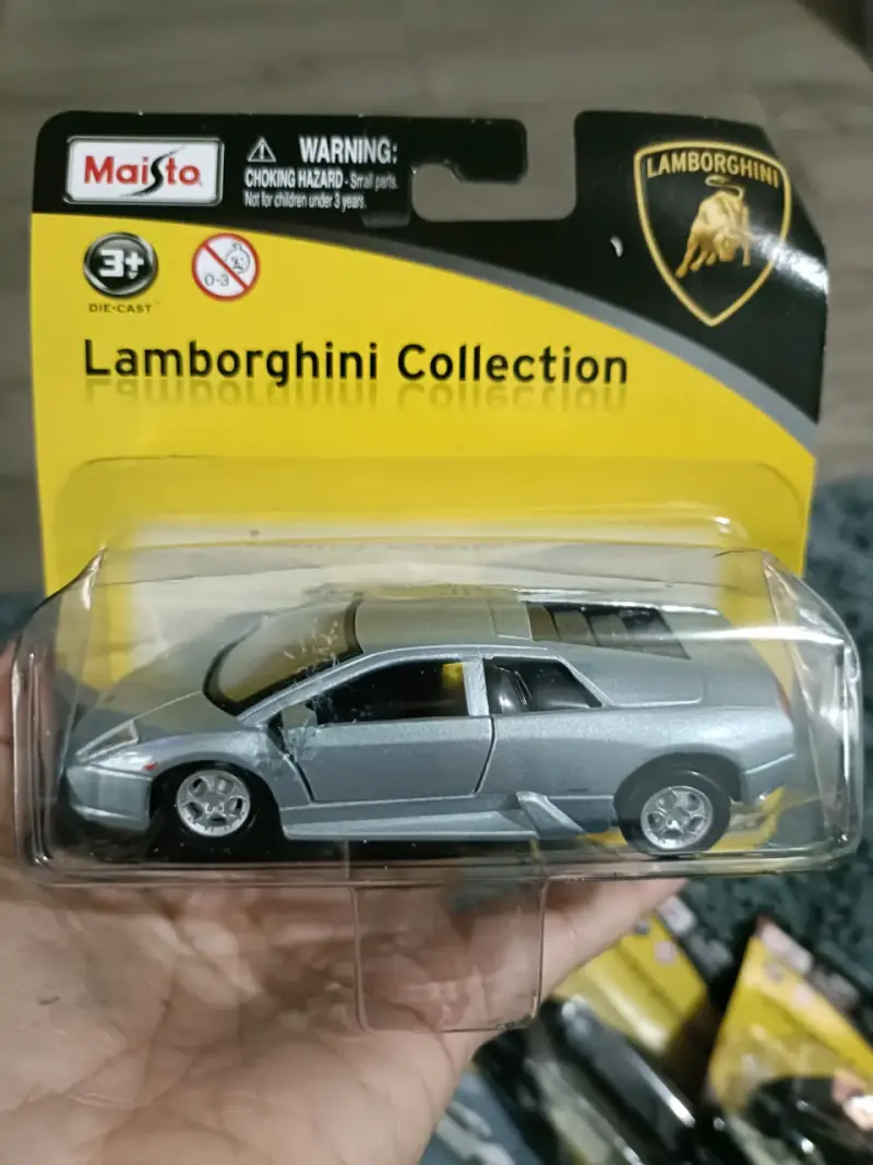 Auto a escala Lamborghini Maisto gris
