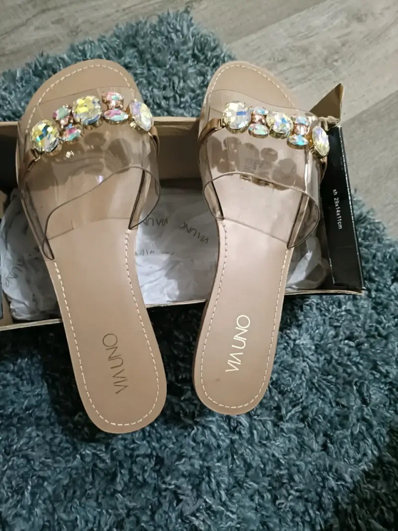 Sandalias transparentes con pedrería Via Uno