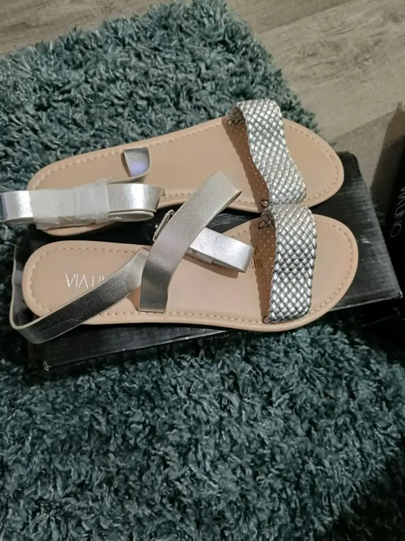 Sandalias planas plateadas Vizzano