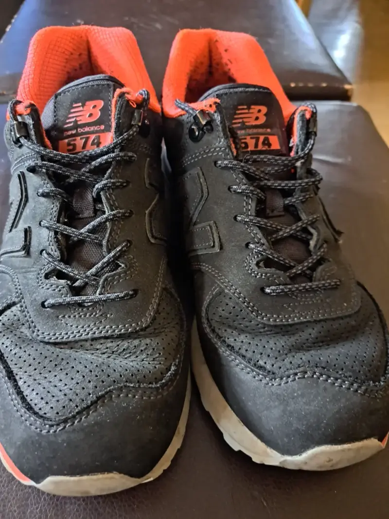 Zapatillas New Balance 574 negras y naranjas - 2