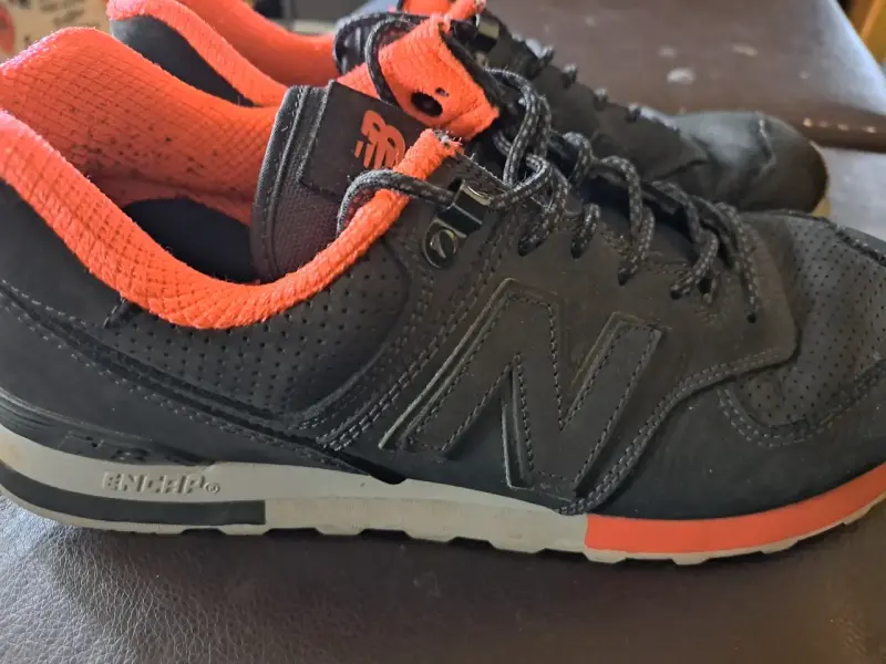 Zapatillas New Balance 574 negras y naranjas - 5