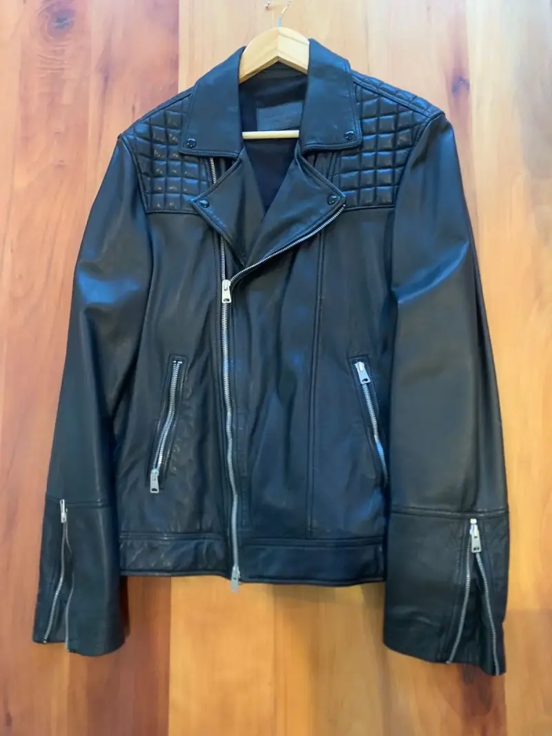 Chaqueta 100% de cuero negra estilo motociclista
