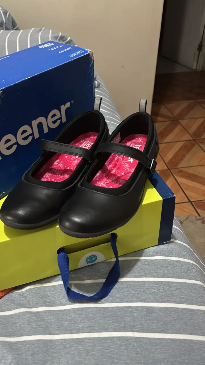 Zapatos escolares negros para niña