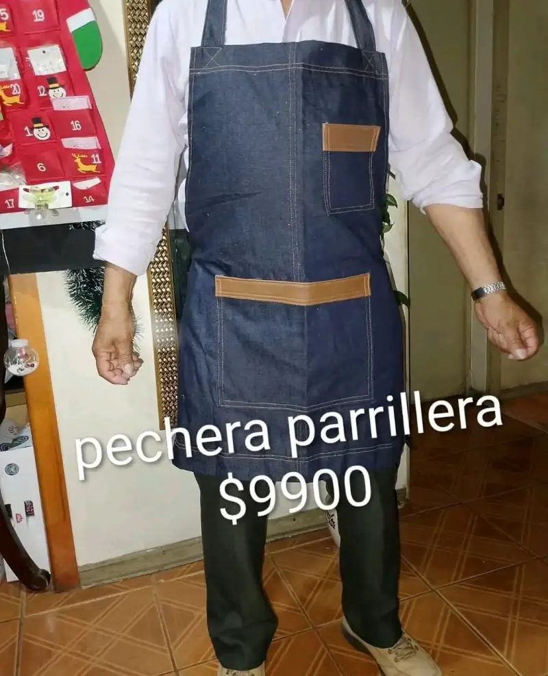 Pechera parrillera de mezclilla con bolsillos