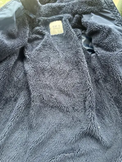 Parka de invierno azul con capucha de piel sintéti - miniatura 5