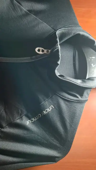 Chaqueta deportiva negra Under Armour - miniatura 2