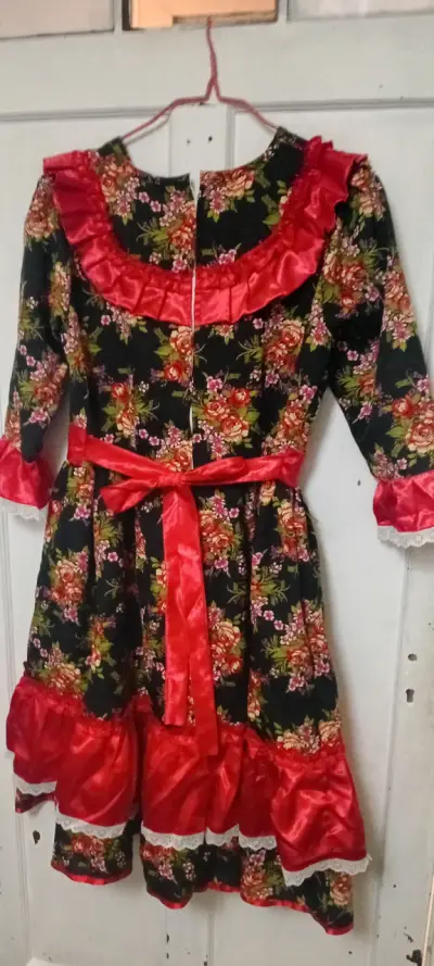 Vestido de cueca con volantes rojos para niña - miniatura 2