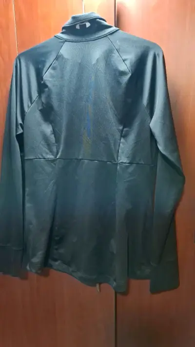 Chaqueta deportiva negra Under Armour - miniatura 3