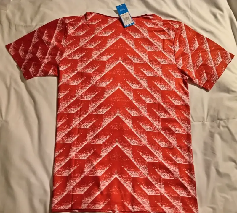 Camiseta retro Adidas CCCP roja con diseño geométrico - 2