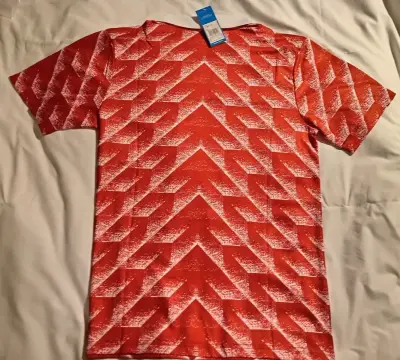 Camiseta retro Adidas CCCP roja con diseño geométrico - miniatura 2