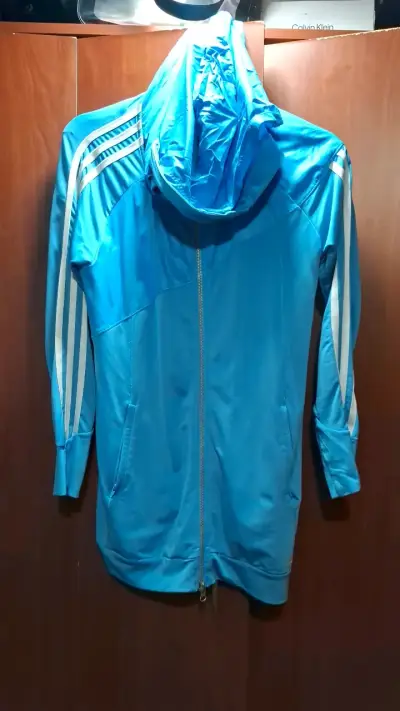 Chaqueta deportiva celeste Adidas Climalite - miniatura 1