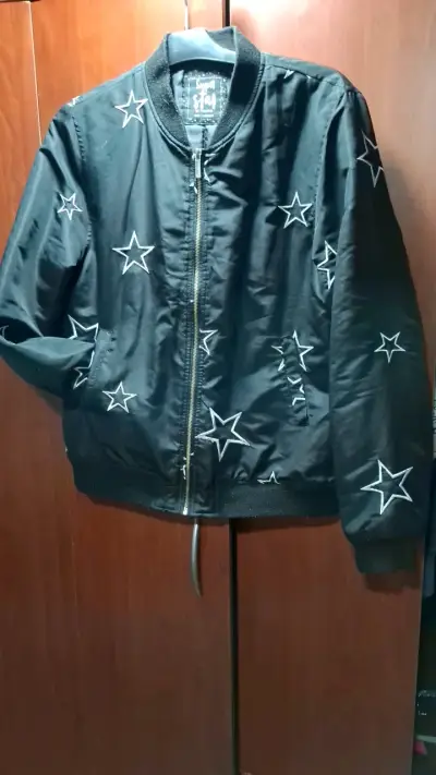Chaqueta bomber negra con estrellas Super Star - miniatura 1