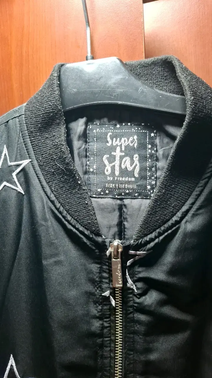 Chaqueta bomber negra con estrellas Super Star - 2