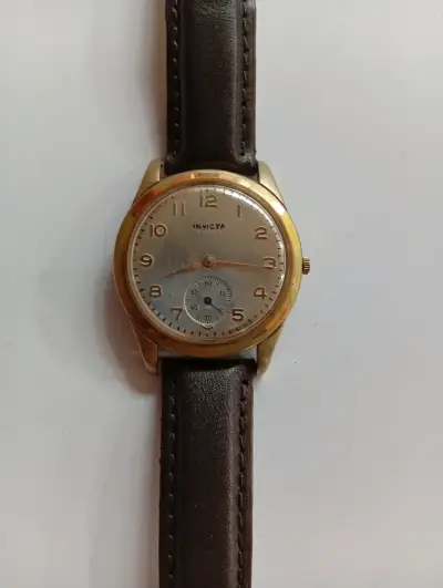 Reloj de pulsera Invicta vintage con correa de cuero - miniatura 1