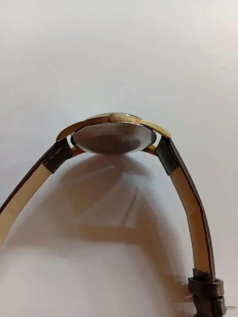 Reloj de pulsera Invicta vintage con correa de cuero - 3