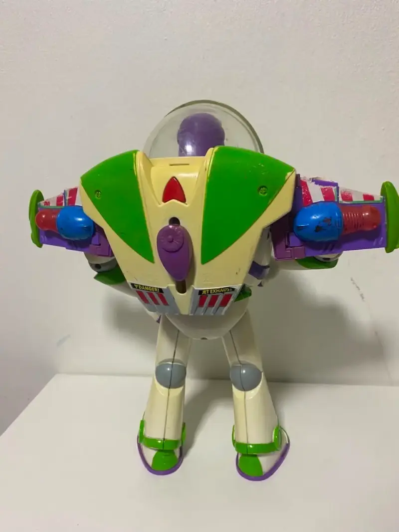 Figura de acción Buzz Lightyear con alas desplegab - 2