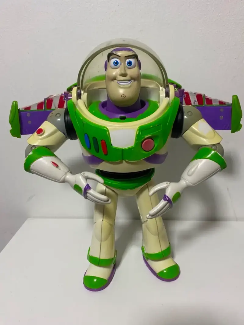 Figura de acción Buzz Lightyear con alas desplegab - 4