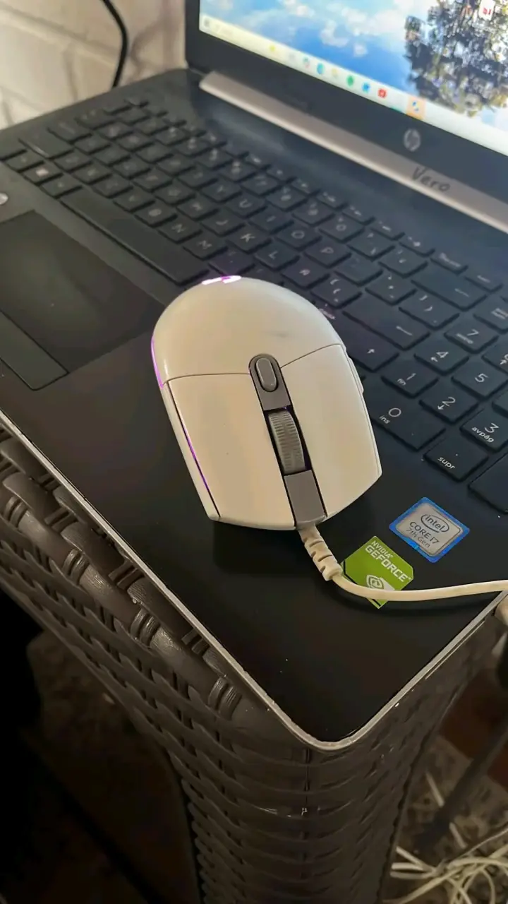 Mouse gamer Logitech G203