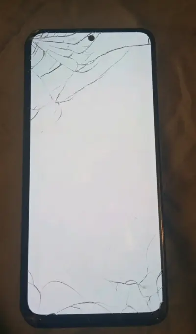 Teléfono Xiaomi Redmi con pantalla dañada - miniatura 2