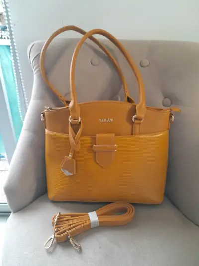 Bolso de mano color mostaza con correa ajustable - miniatura 4