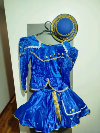 Traje de danza folclórica azul con sombrero - miniatura 1