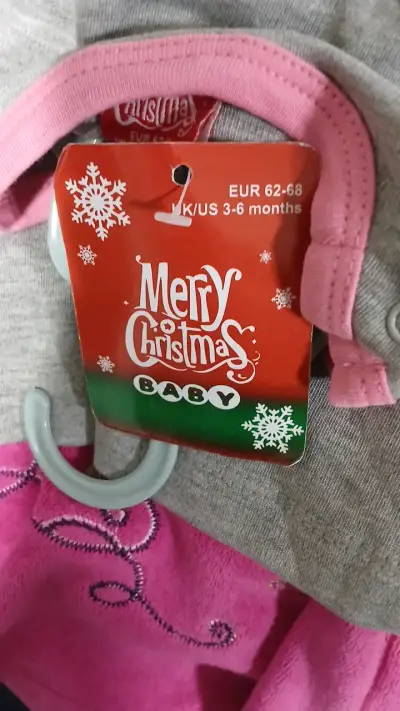 Polera de bebé navideña gris y rosada - miniatura 2