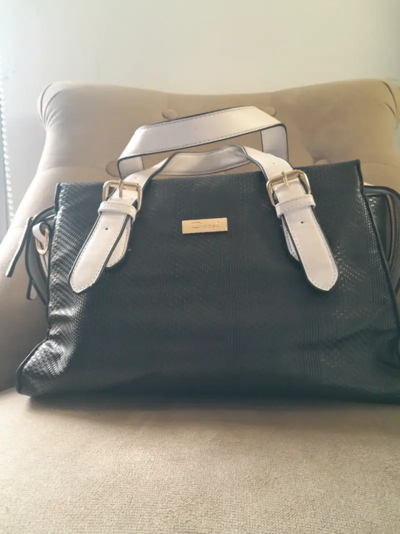 Bolso de mano negro con asas blancas Gacel